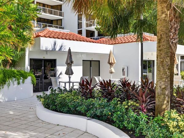 20281 E Country Club Dr, Unit CABANA #3, Aventura, FL 33180