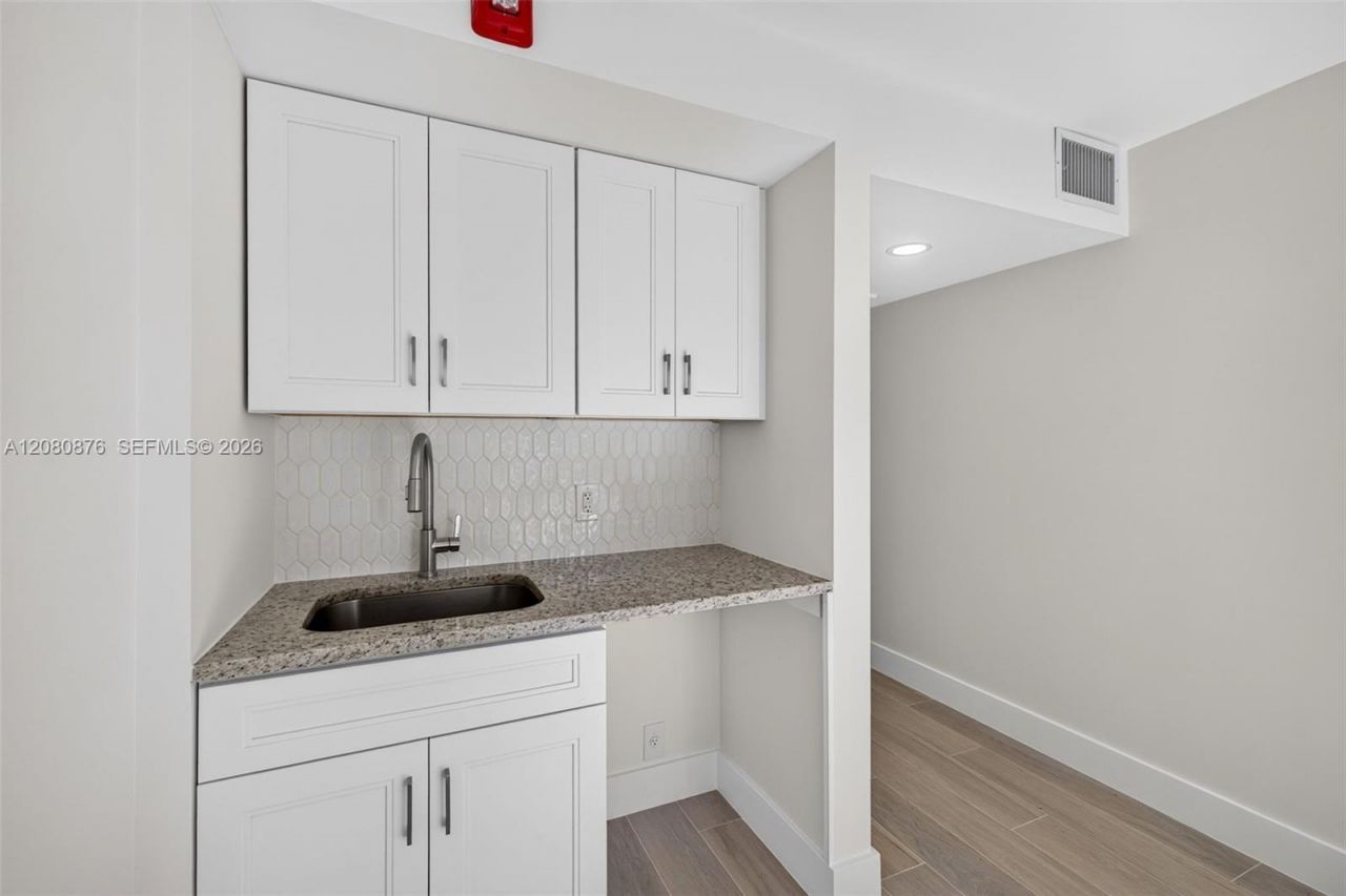 20281 E Country Club Dr, Unit CABANA #3, Aventura, FL 33180 Photo