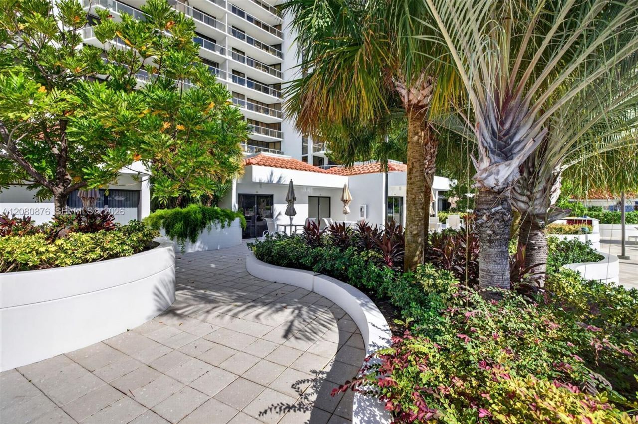 20281 E Country Club Dr, Unit CABANA #3, Aventura, FL 33180 Photo
