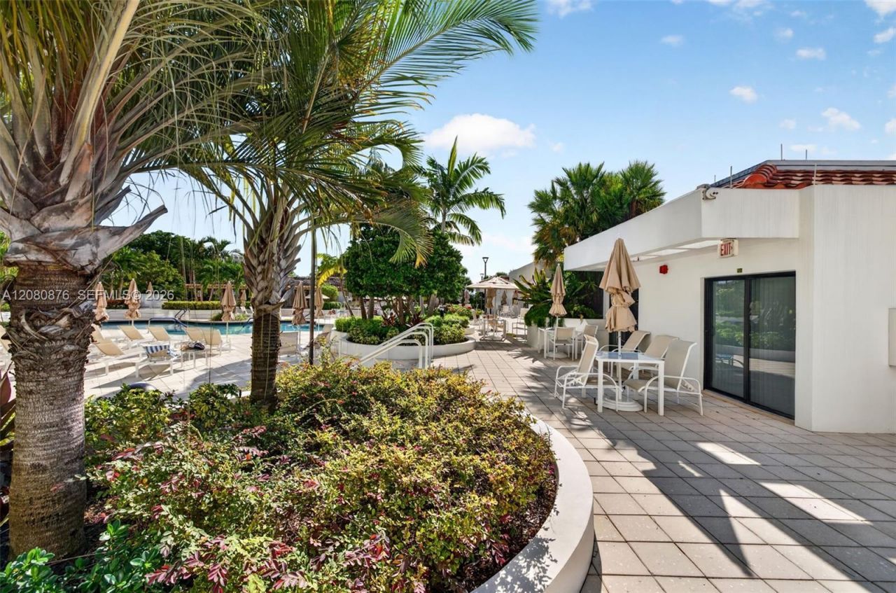 20281 E Country Club Dr, Unit CABANA #3, Aventura, FL 33180 Photo