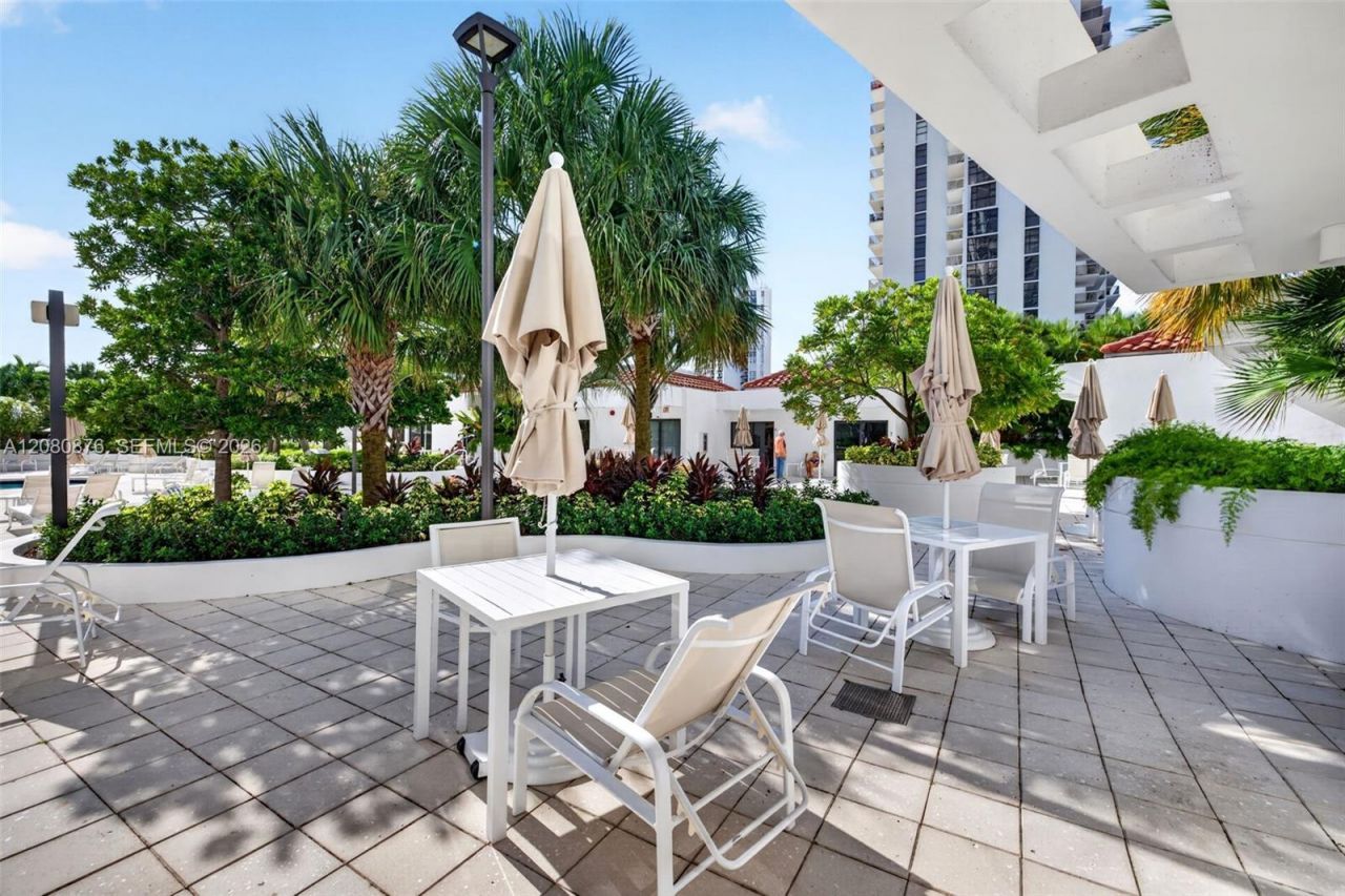 20281 E Country Club Dr, Unit CABANA #3, Aventura, FL 33180 Photo