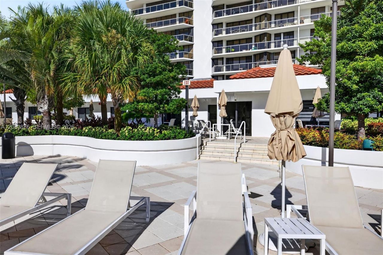 20281 E Country Club Dr, Unit CABANA #3, Aventura, FL 33180 Photo