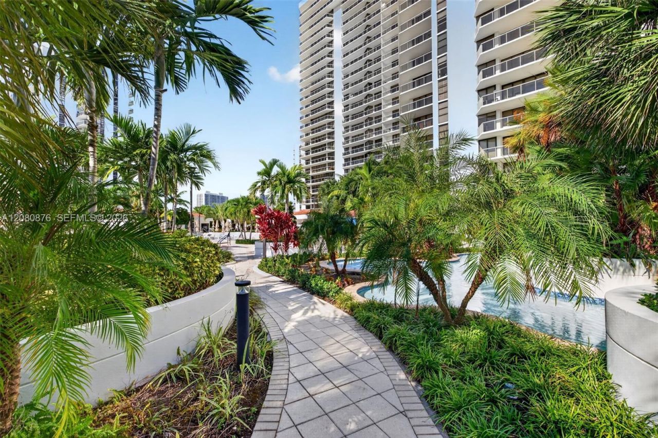 20281 E Country Club Dr, Unit CABANA #3, Aventura, FL 33180 Photo