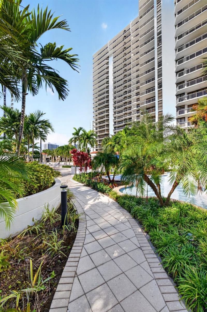 20281 E Country Club Dr, Unit CABANA #3, Aventura, FL 33180 Photo
