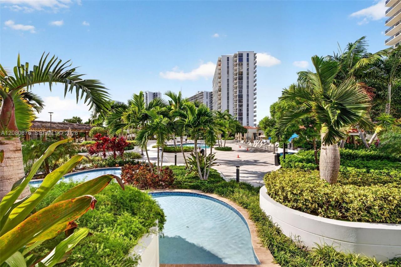 20281 E Country Club Dr, Unit CABANA #3, Aventura, FL 33180 Photo