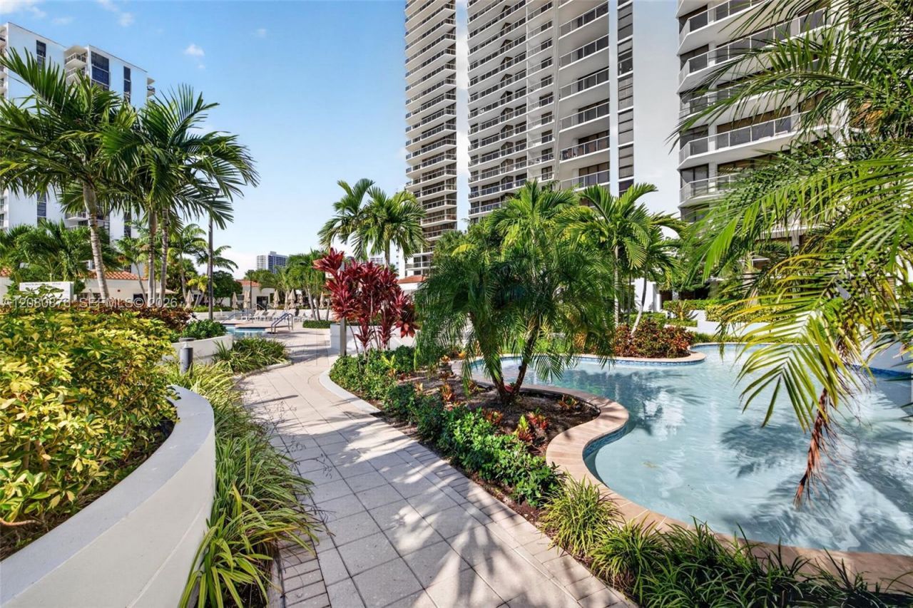 20281 E Country Club Dr, Unit CABANA #3, Aventura, FL 33180 Photo