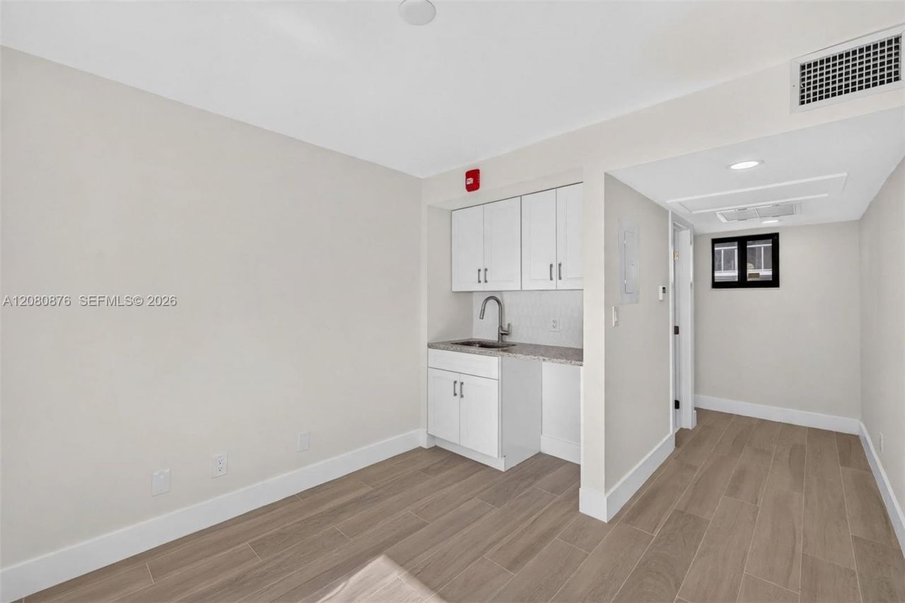 20281 E Country Club Dr, Unit CABANA #3, Aventura, FL 33180 Photo
