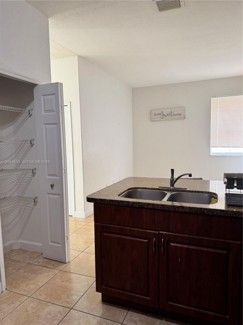 10242 NW 7th St , Unit 204, Miami, FL 33172 Photo