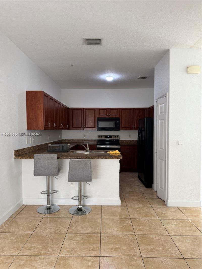 10242 NW 7th St , Unit 204, Miami, FL 33172 Photo