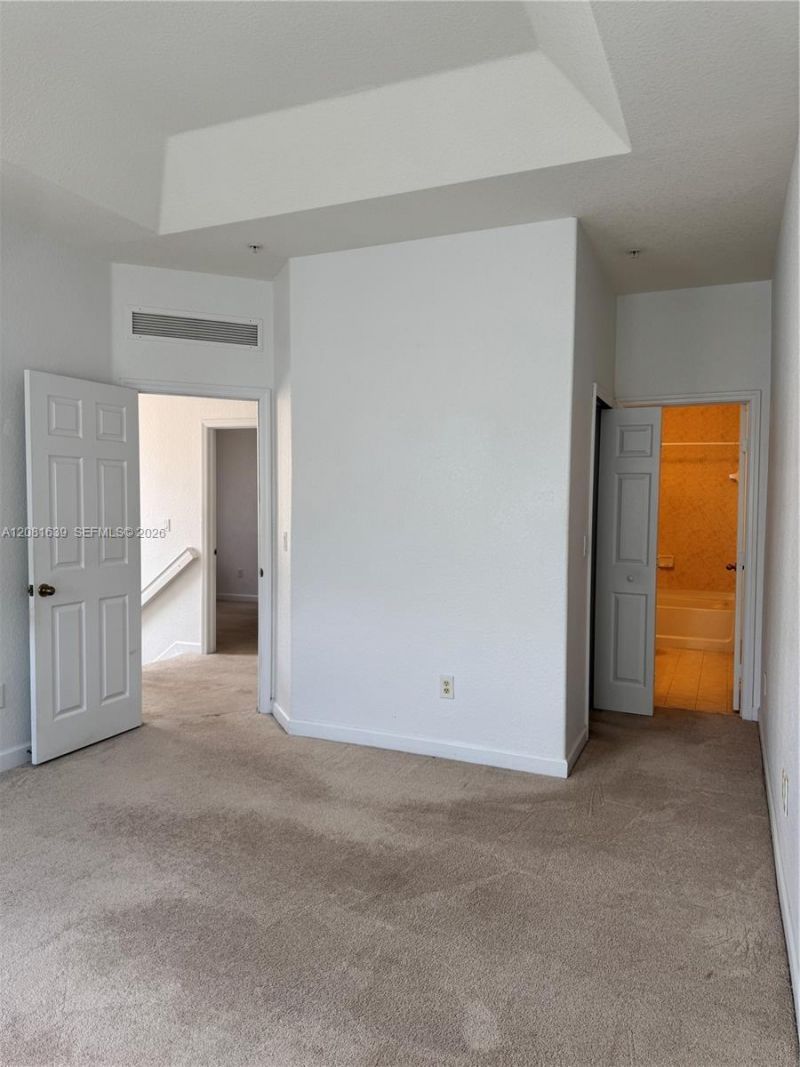 10242 NW 7th St , Unit 204, Miami, FL 33172 Photo