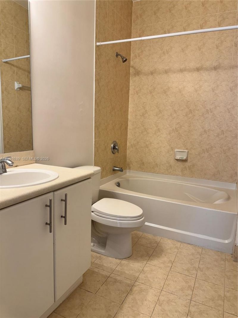 10242 NW 7th St , Unit 204, Miami, FL 33172 Photo