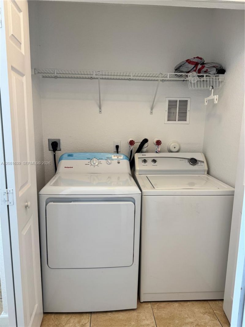 10242 NW 7th St , Unit 204, Miami, FL 33172 Photo