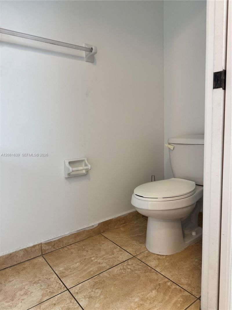 10242 NW 7th St , Unit 204, Miami, FL 33172 Photo