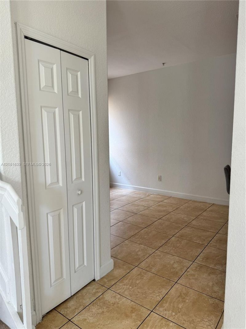 10242 NW 7th St , Unit 204, Miami, FL 33172 Photo