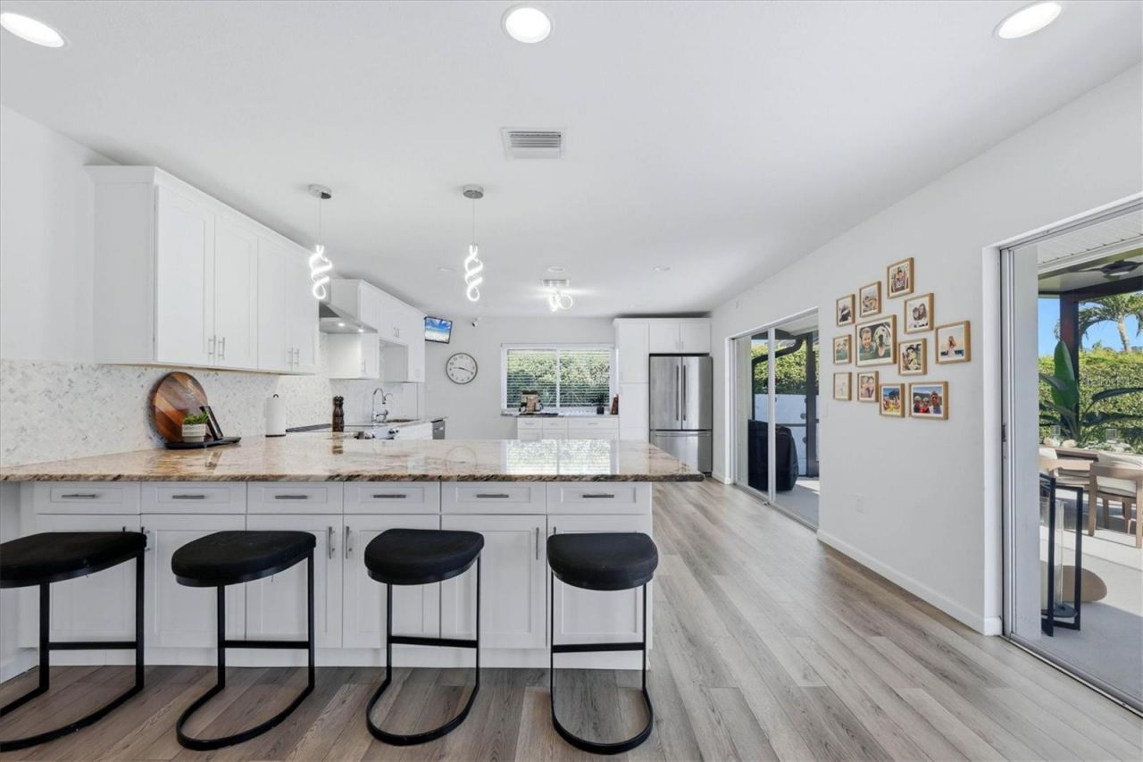 1761 Sandalwood Drive, Sarasota, FL 34231 Photo