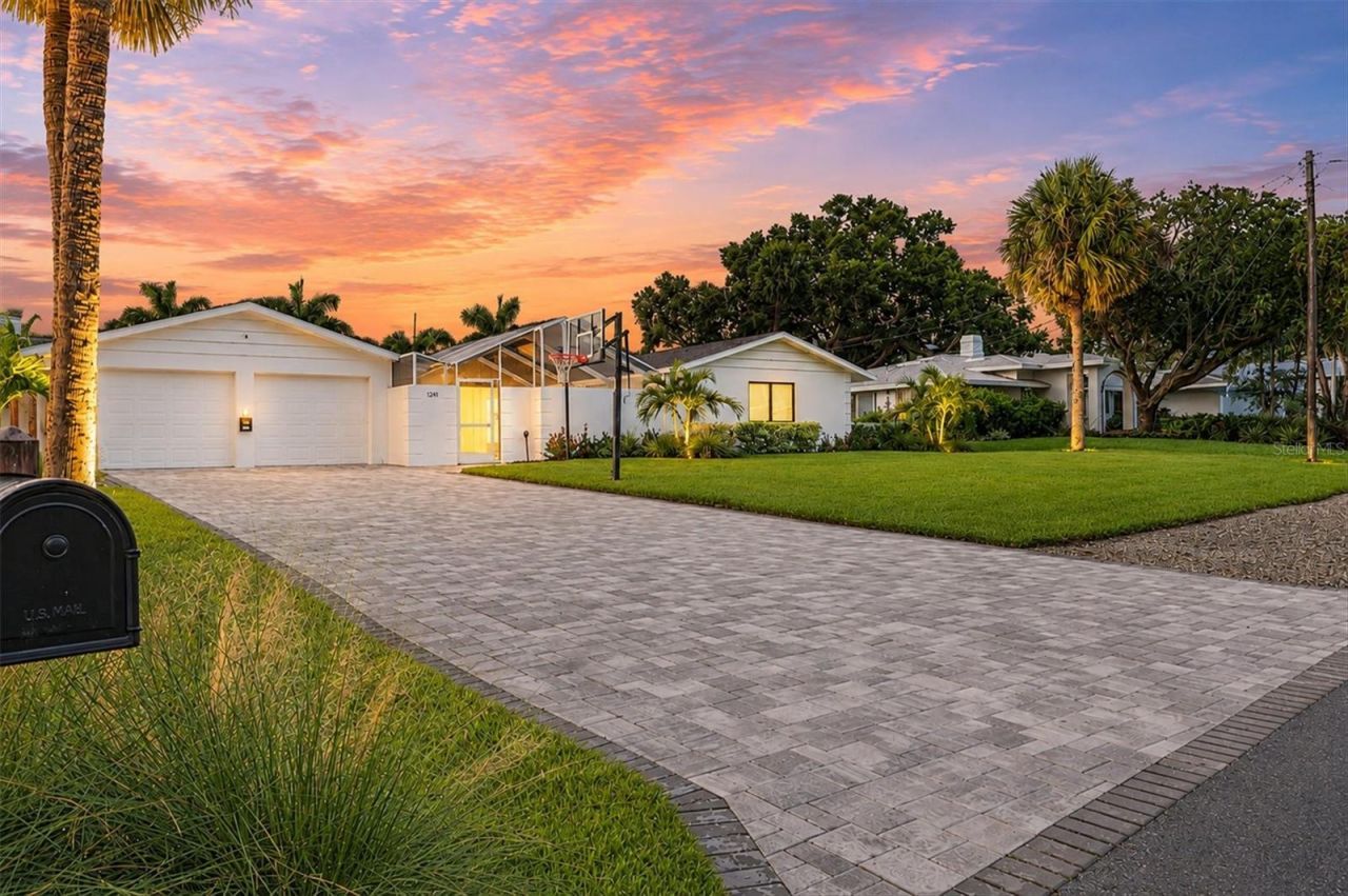 1761 Sandalwood Drive, Sarasota, FL 34231 Photo
