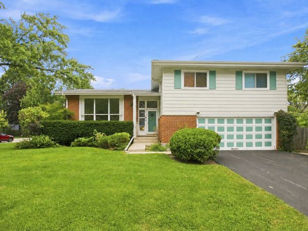 1103 Kenton Road , Deerfield, IL 60015