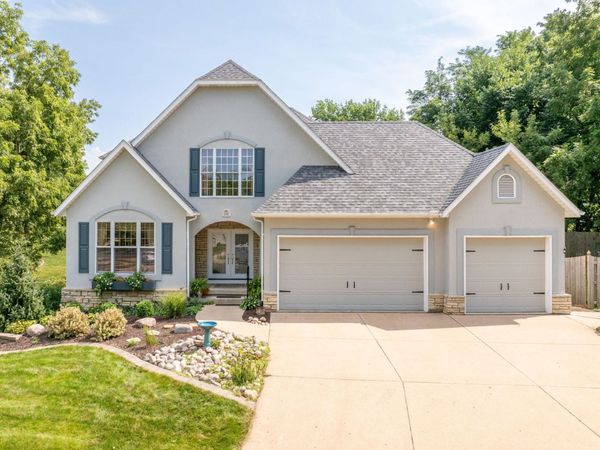 1385 Old Freeport Place , Bettendorf, IA 52722