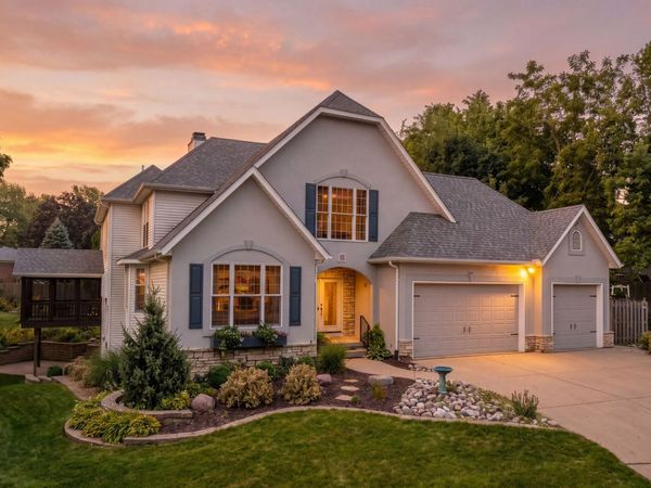 1385 Old Freeport Place , Bettendorf, IA 52722