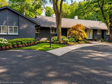 4121 ECHO Road, Bloomfield Township, Mi 48302