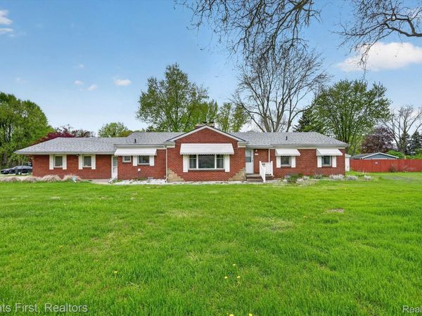 11000 Clinton River Road , Sterling Heights, Mi 48314