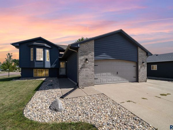 5900 S Hallow Ave, Sioux Falls, SD 57106