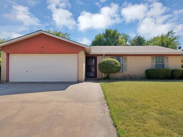 520 Guadalupe Drive , Saginaw, TX 76179