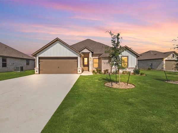 728 Raylan Street, Springtown, TX 76082