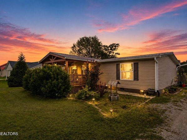 1349 Towe String Rd, Jacksboro, TN 37757