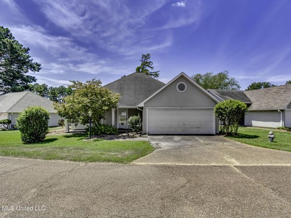 205 N Shadow Lake Drive, Clinton, MS 39056