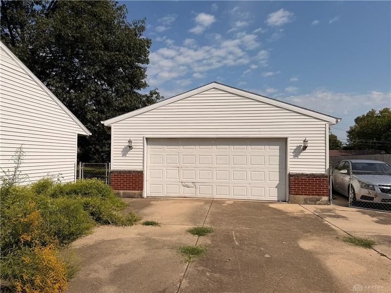 118 Parkgrove Drive, Union, OH 45322 Photo 2