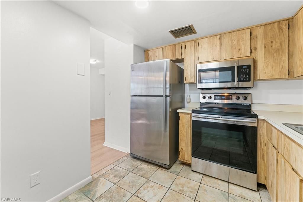 6142 Whiskey Creek Dr, Unit 611, Fort Myers, FL 33919 Photo