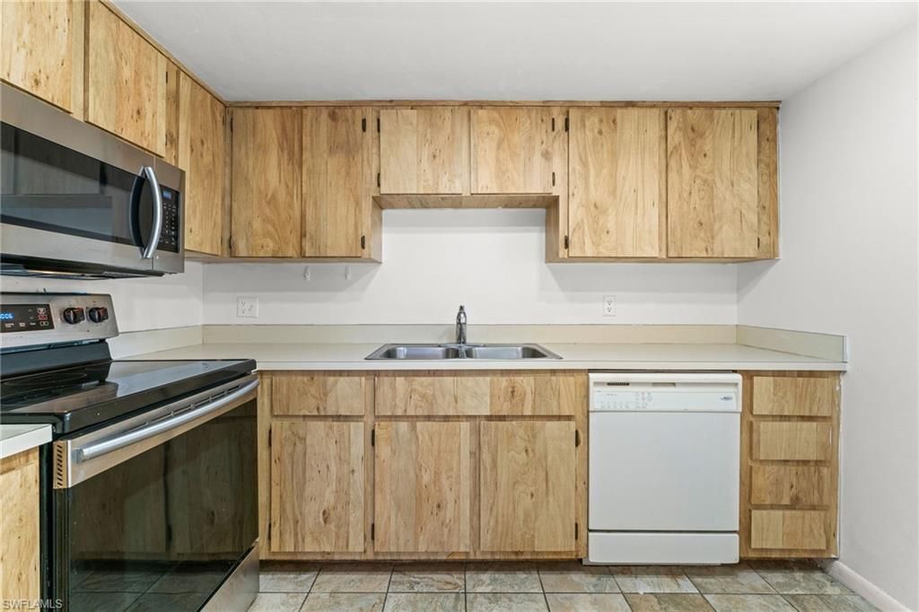6142 Whiskey Creek Dr, Unit 611, Fort Myers, FL 33919 Photo