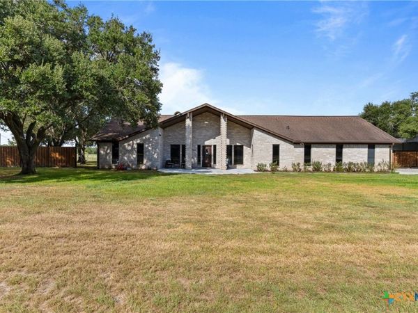 1107 Fairlane Drive, Ganado, TX 77962
