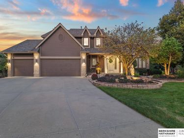 119 S 167th Circle, Omaha, NE 68118