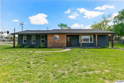 801 S East Street, Valley, NE 68064
