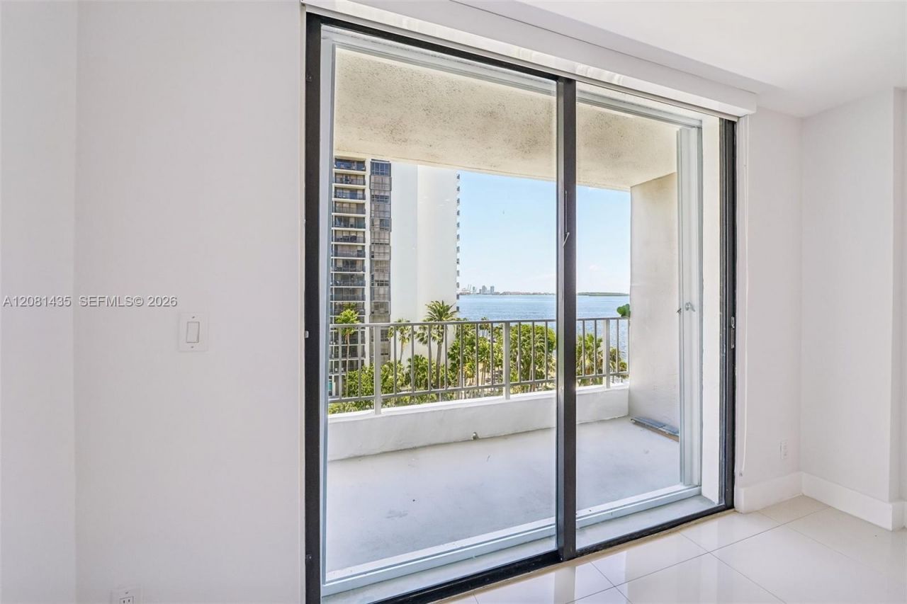 200 SE 15th Rd , Unit 9I, Miami, FL 33129 Photo