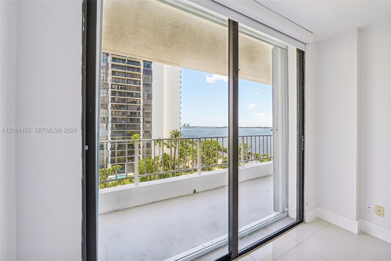 200 SE 15th Rd , Unit 9I, Miami, FL 33129 Photo