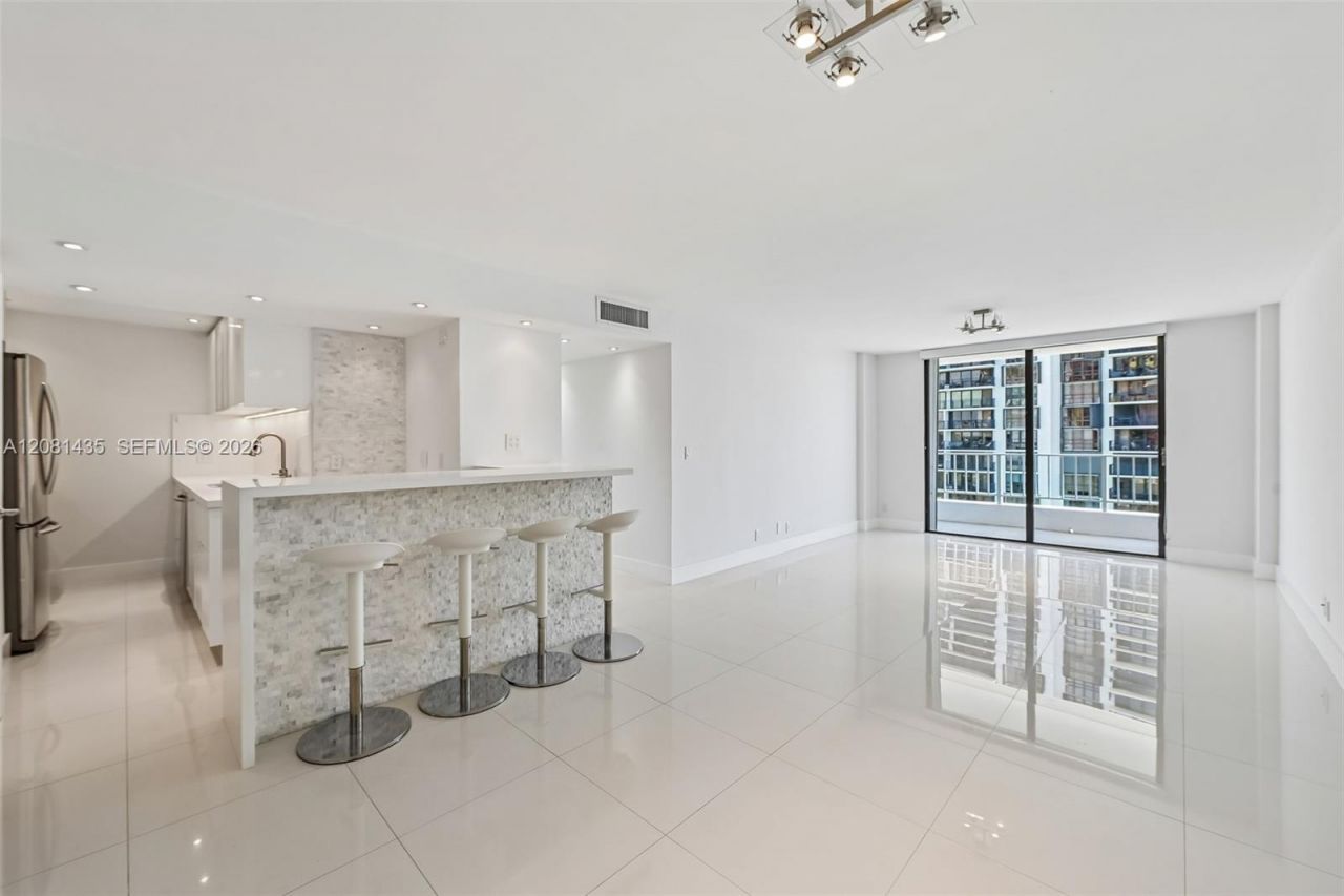 200 SE 15th Rd , Unit 9I, Miami, FL 33129 Photo