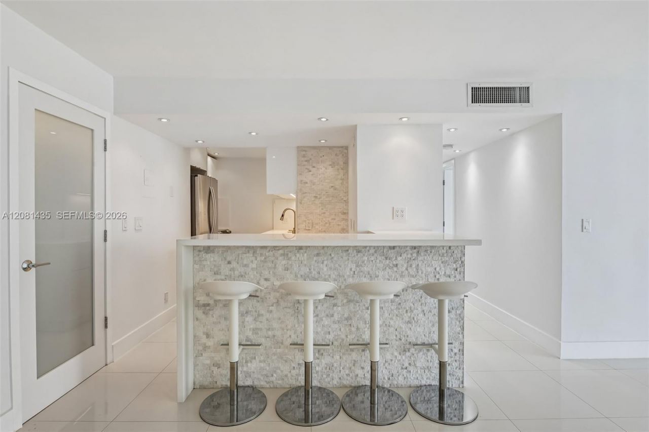 200 SE 15th Rd , Unit 9I, Miami, FL 33129 Photo