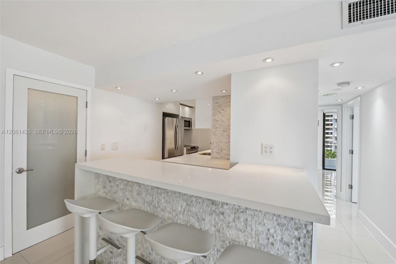 200 SE 15th Rd , Unit 9I, Miami, FL 33129 Photo