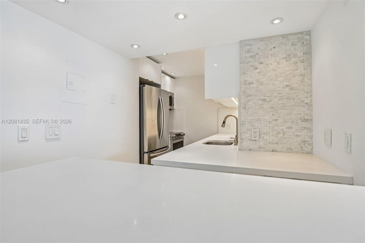 200 SE 15th Rd , Unit 9I, Miami, FL 33129 Photo