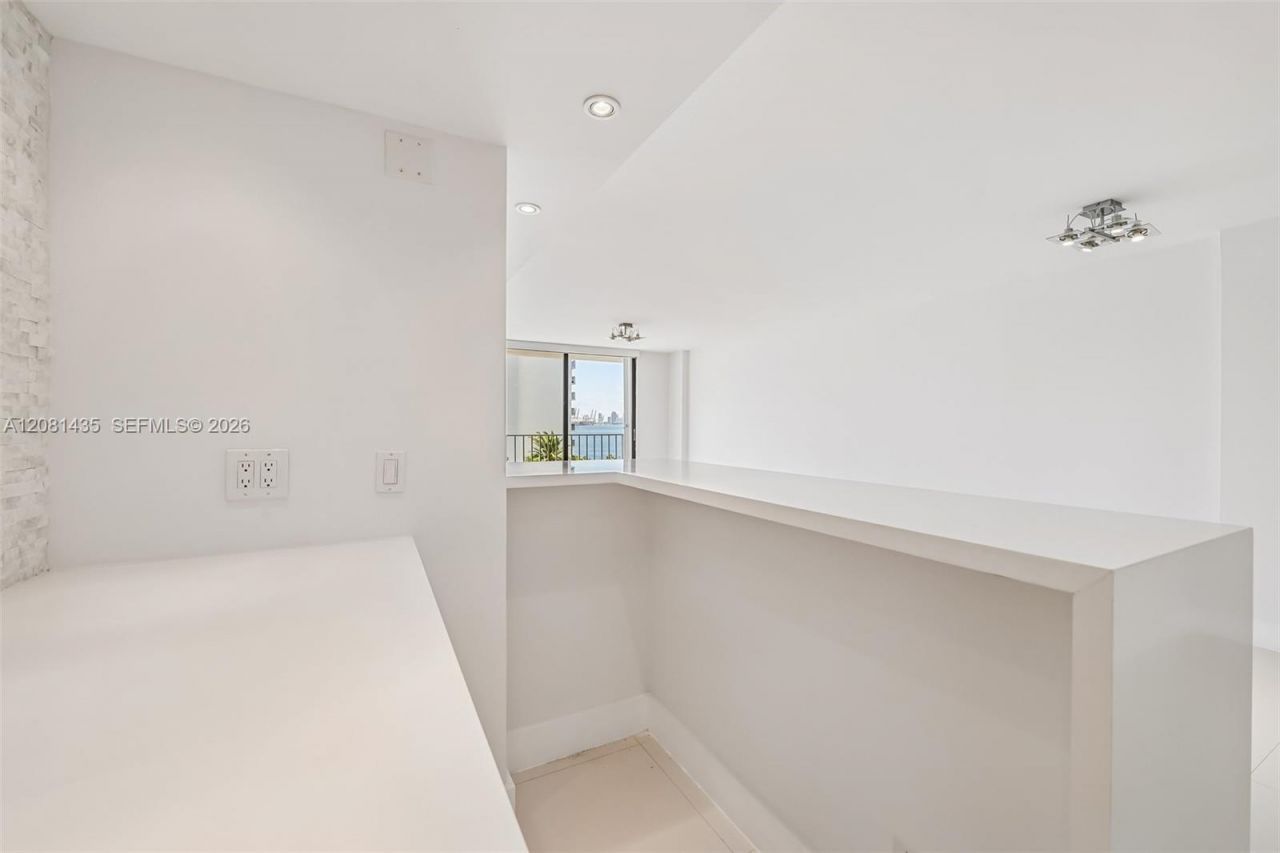 200 SE 15th Rd , Unit 9I, Miami, FL 33129 Photo