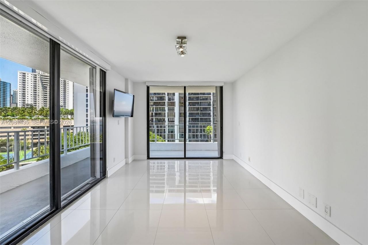 200 SE 15th Rd , Unit 9I, Miami, FL 33129 Photo
