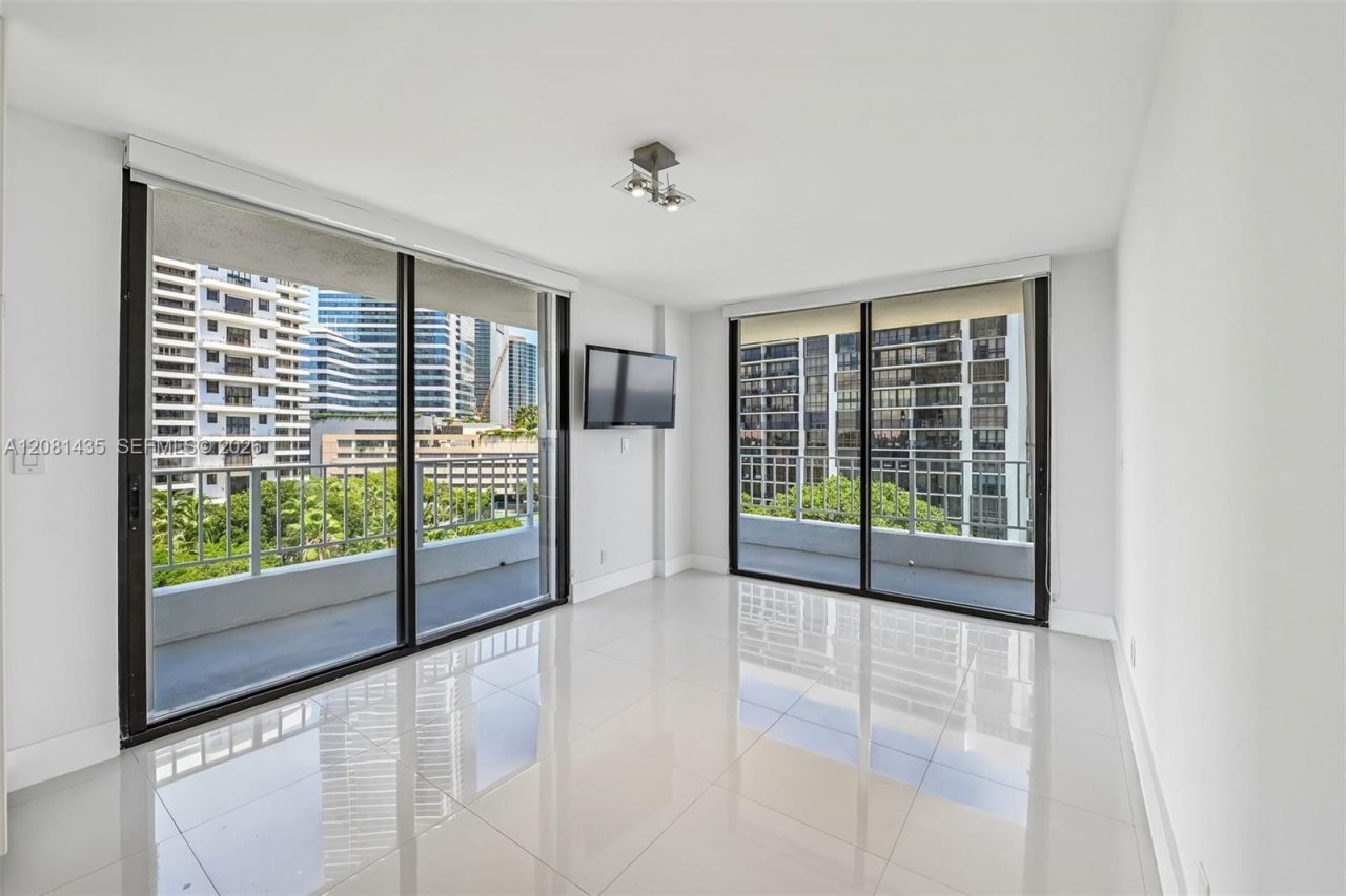 200 SE 15th Rd , Unit 9I, Miami, FL 33129 Photo
