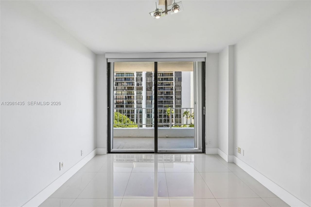 200 SE 15th Rd , Unit 9I, Miami, FL 33129 Photo