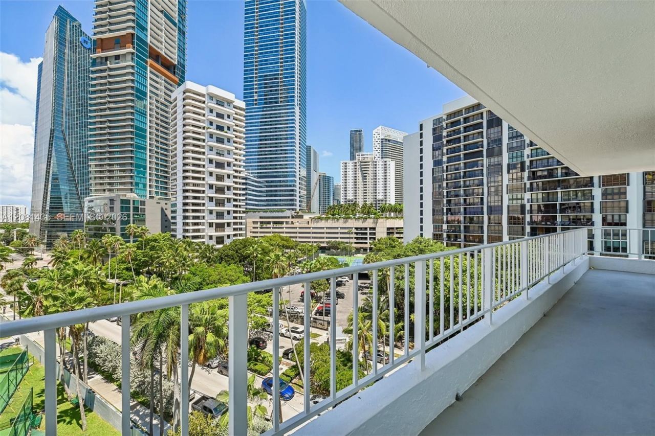 200 SE 15th Rd , Unit 9I, Miami, FL 33129 Photo