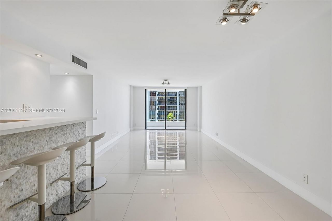 200 SE 15th Rd , Unit 9I, Miami, FL 33129 Photo