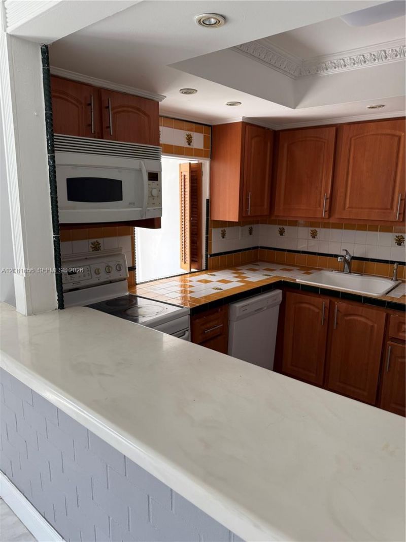 210 172 St, Unit 326, Sunny Isles Beach, FL 33160 Photo