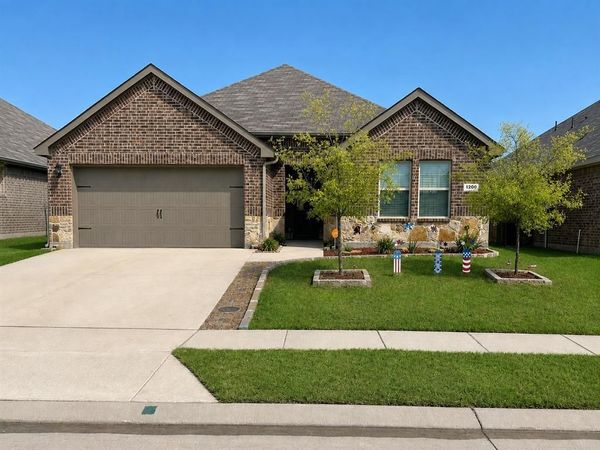 1200 Fairbanks Drive, Ennis, TX 75119